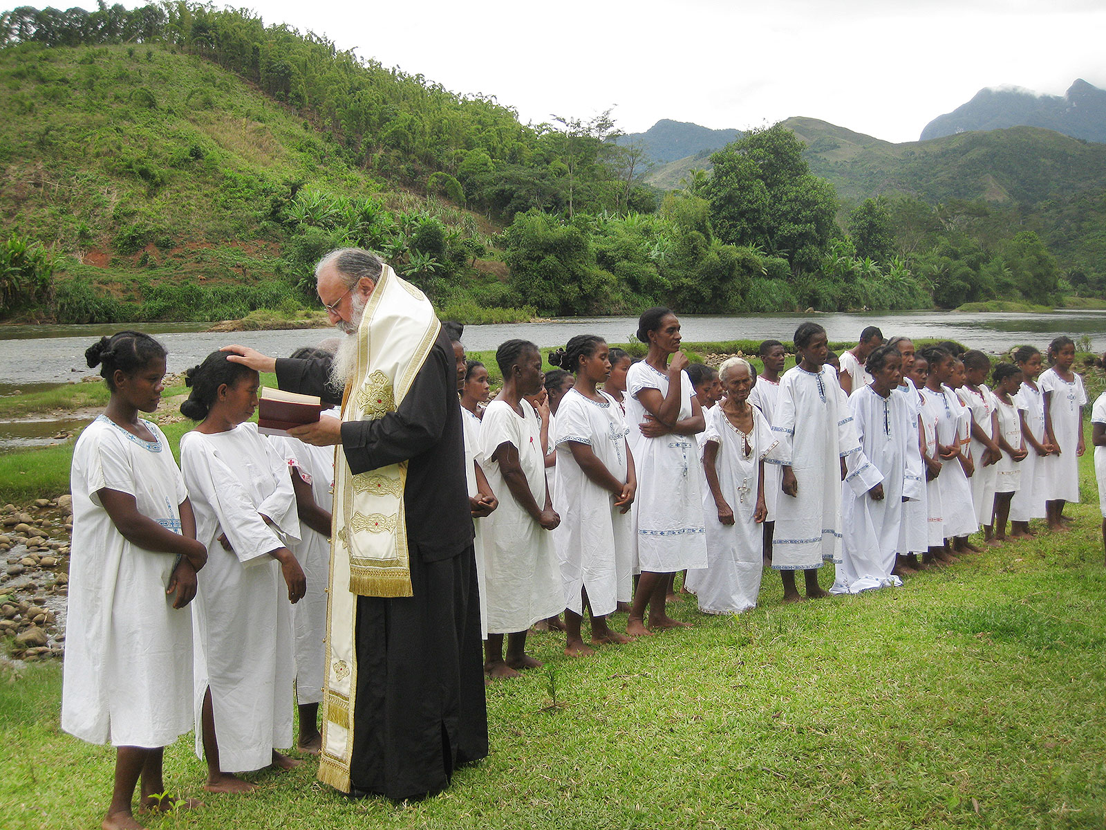 Αποτέλεσμα εικόνας για Βάπτισμα Ορθοδόξων στη Μαδαγασκάρη